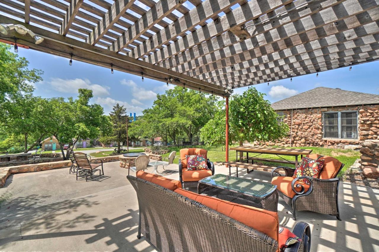 Charming Hilltop Cottage In Medicine Park! מראה חיצוני תמונה