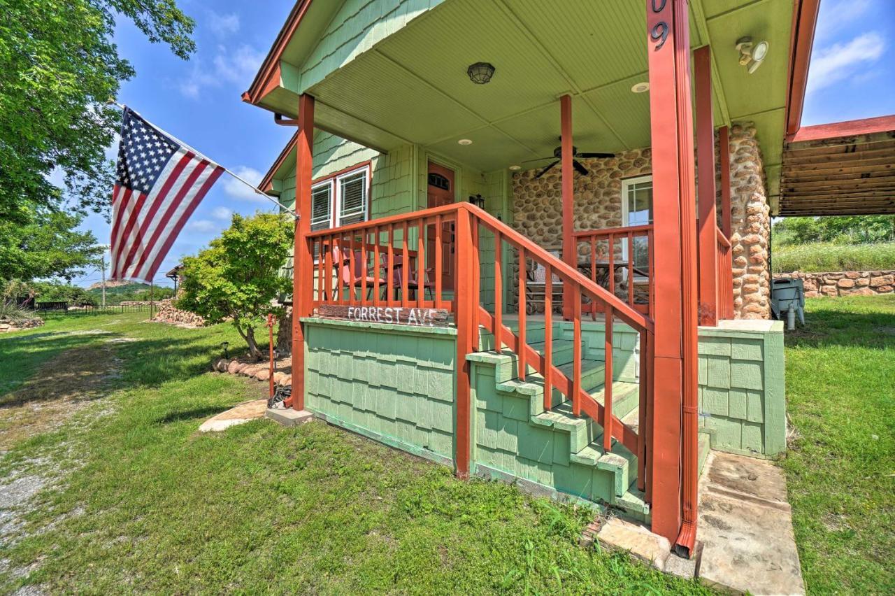 Charming Hilltop Cottage In Medicine Park! מראה חיצוני תמונה