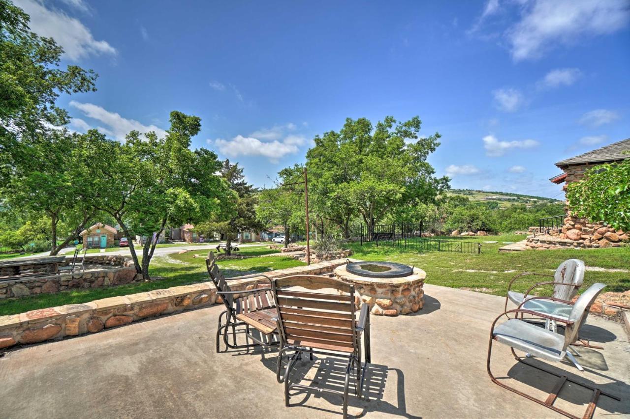 Charming Hilltop Cottage In Medicine Park! מראה חיצוני תמונה